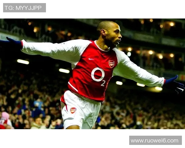 八十年代足球巨星风云：经典比赛回顾与传奇球员传记