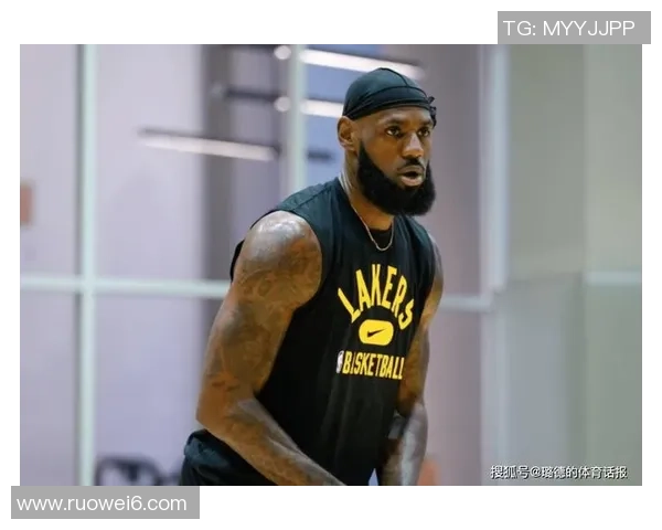 揭秘欧美足坛巨星完美身材背后训练与饮食管理秘诀