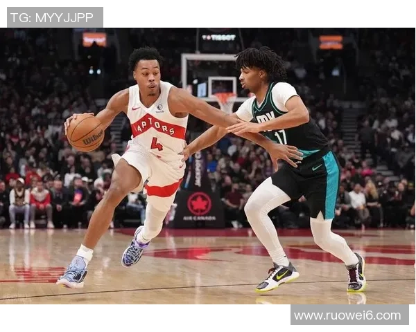 球星在比赛中出现生理反应引发热议，体育界如何应对尴尬场面