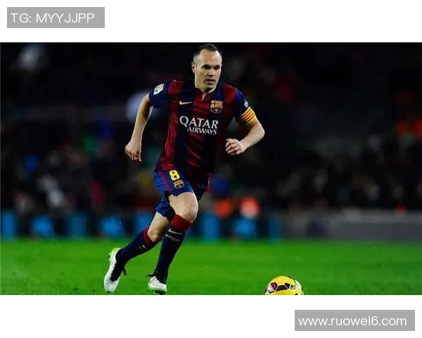 球鞋与绿茵传奇交织看足球球星如何引领潮流与激情