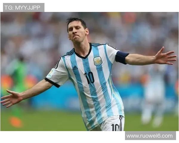 足球巨星争锋:梅西C罗对决再掀风云 谁能主宰绿茵场的荣耀与未来 足球巨星争锋:梅西C罗对决再掀风云 谁能主宰绿茵场的荣耀与未来