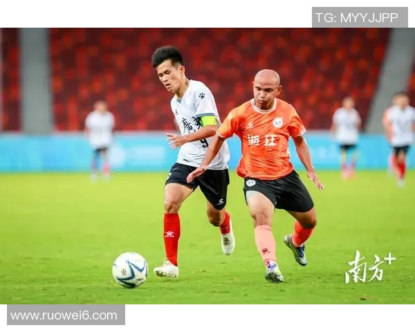 足球巨星精准传球艺术展现团队协作与比赛智慧