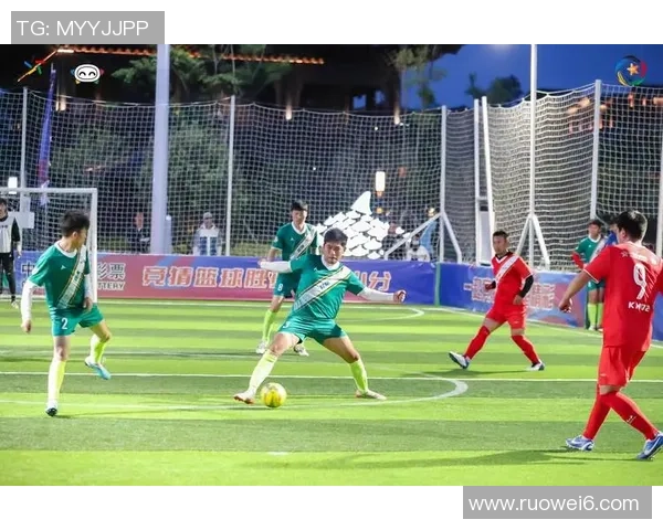 追随绿茵巨星背影感受足球激情燃烧与梦想力量